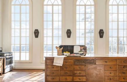 Historic & Secluded Estate on the Hudson River w/ Pool Sleeps 24 River House by Avantstay - Foto 39