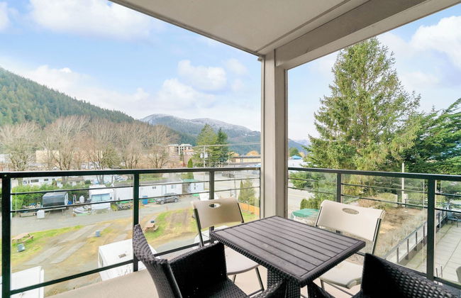 Elevated Escapes 2BR Suite Overlooking Lake - Foto 26