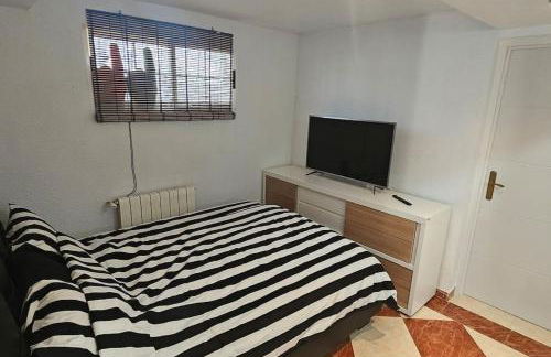 Apartment in big house with private pool & large outdoor space - Photo 12