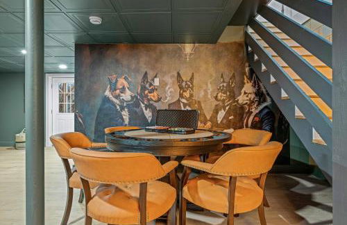 Newly Renovated Luxe Home near Asheville | Pool, Hot Tub, Theater & Games! - Foto 8