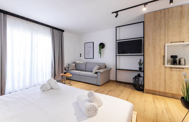 Kentro Luxury Suites - Photo 9