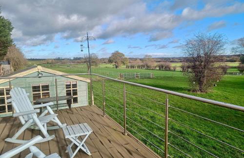 Countryside 2 Bed Bungalow with Stunning Views Free WiFi and Parking Ideal for Business and Leisure - Photo 12