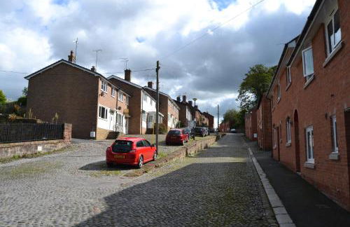 Charming 1 bed riverside apartment - Photo 16