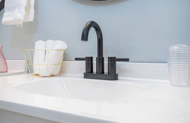 Spacious Delightful 4 BR/ 3 BA Close to Downtown - Foto 32