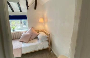 1750's cottage with open fire and beams - Foto 35