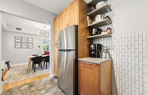 Steps to the Lakefront! This Uptown Beauty is Everything You Need for a Perfect Chicago Getaway condo - Foto 15