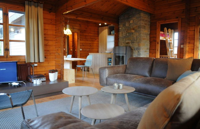 Traditional Chalet with Sauna, Spa Tub, & Relaxation Space near La Roche - Photo 8