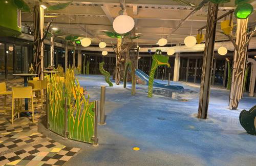 LuxeHaven at Tattershall Lakes Park with Hot Tub - Foto 74