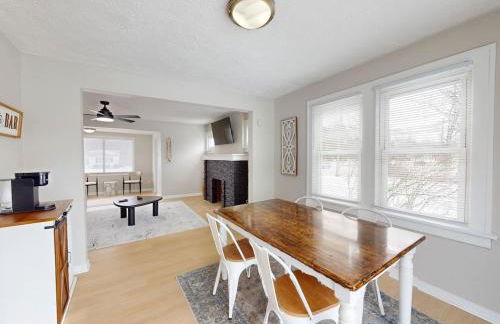 Stylish Home Near Historic Downtown & Lake Erie - Foto 2