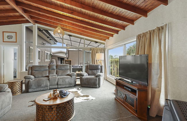 Lakeview Escape with spa - sauna - patio - Photo 25