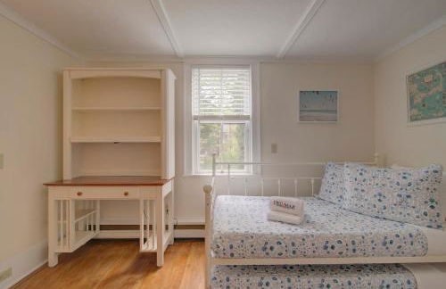 Short drive to town and popular beaches - Photo 23