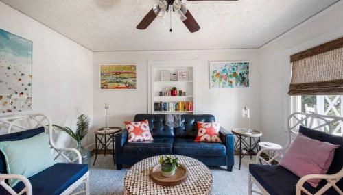 Quaint Cottage in heart of LYH - POOL with HOT TUB! - Foto 2