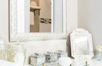 Glamorous Regal Design Home with Private Patio and Garage - Foto 24