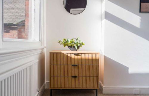 Charming and Spacious Home in Cradley Heath by 53 Degrees Property Sleeps 8 - Foto 29