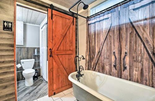 Pet-Friendly Bartlett Farmhouse with Deck! - Foto 15