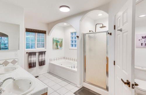 Crestline Home with Deck Less Than 2 Mi to Lake Gregory! - Foto 12