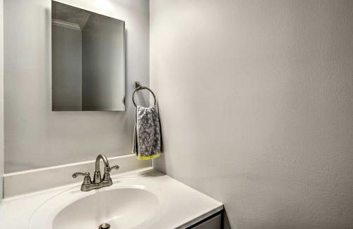 Charming Spring Lake Retreat, 1 Mi to Beach! - Foto 9