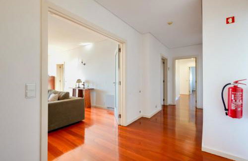 Skyview 2BR with Balcony and Garage - Foto 34