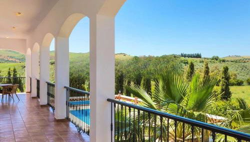Spacious Villa with Exceptional Views in Malaga - Foto 4, Garden view
