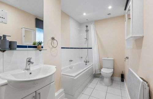 Luxury Apartment - Balcony - Prime Location - Sleeps 5 - Foto 21