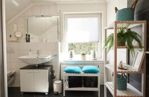 Lichtdurchflutende Wohnoase-Stilvoll-ruhig-kostenloser Parkplatz- 24-7 Self Check-in, bis zu 5 Personen, sehr geräumig - Foto 25