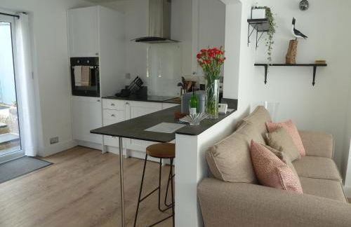 Two Sails Brixham - Spacious modern family seaside home - parking - wood-burner - dog friendly - Photo 4