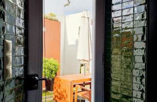 Apartamento acolhedor no centro da cidade, com pátio privado. - Photo 8