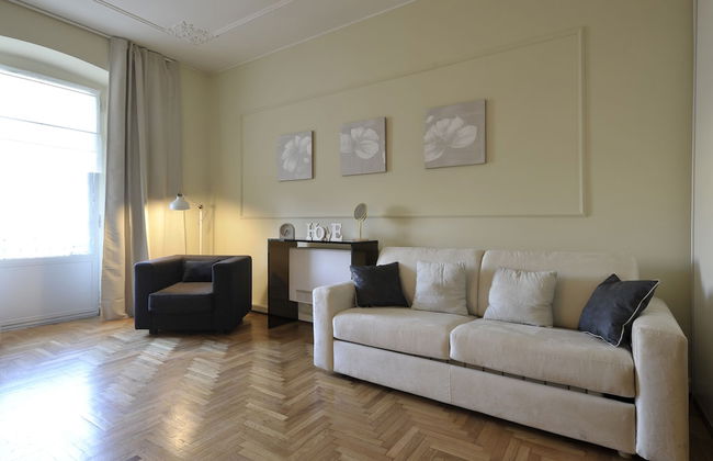 At Home Heart of Milan - Design Duomo Apartment - Photo 18