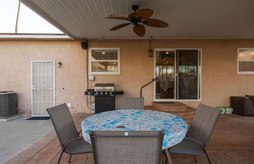 Walk to the Beach Private Backyard and Fire Pit - Foto 31