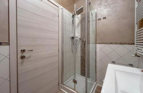 Perfect Spot with WiFi & AC by Host Hero - Foto 8