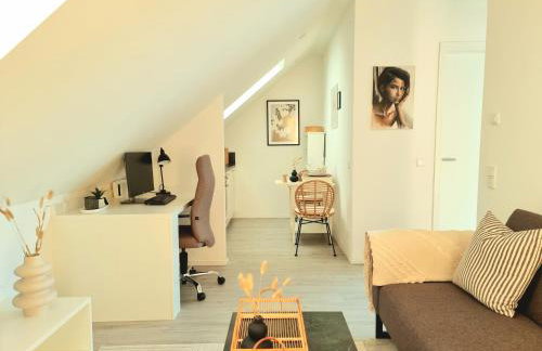 Homestay-Stylish, Zentral- Loft Apartment-Parking - Photo 1