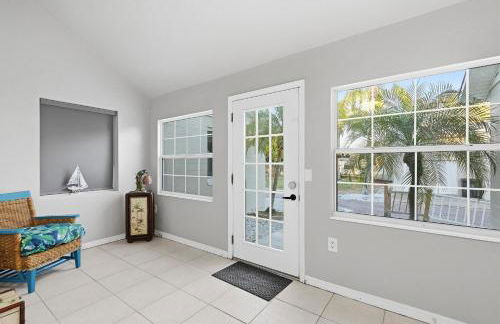 Sun and Fun- Dolphin Diversion - Photo 18