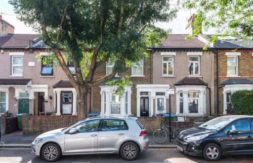 House - Sleeps 8 - Garden - Short Walk to Station - Foto 15