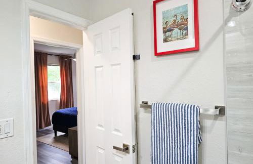 The Ruby - Hot Tub - King beds - Close to LMC - Foto 25