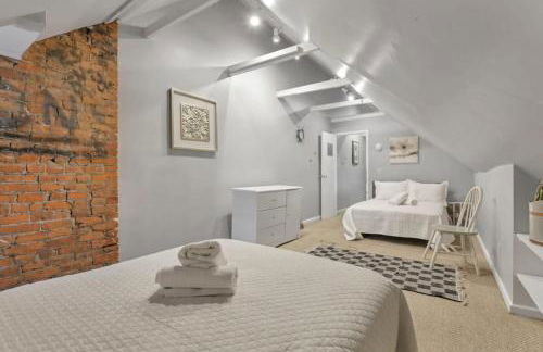 Housepitality - Harrison Mansion - Great Location - Photo 33