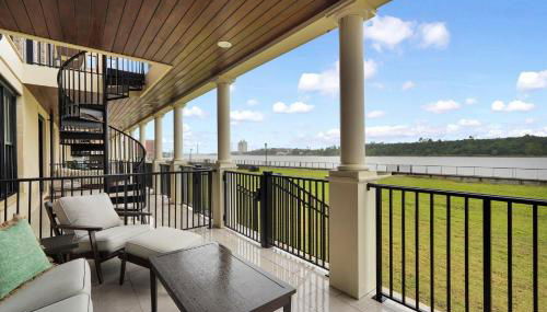 Riverfront Charm by Lucky Savannah - Foto 2