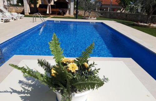 Holiday home in Pore with swimming pool - Photo 6
