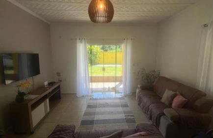 Casa com churrasqueira e piscina, perto de riacho - Foto 33