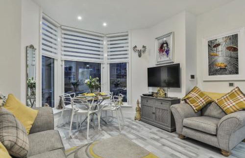 The Apartment - Ground Floor - Luxury for up to 4 guests near Open Air Theatre and North Bay - Foto 2