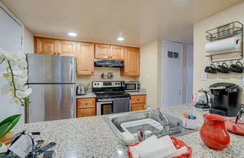 Lovely Concord Townhome Retreat with Community Pool! - Foto 9