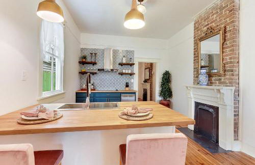 Elegant Renovated House With Relaxing Courtyard - Near FQ - Foto 9