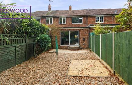 3-Bedroom Serviced House, Free Parking for 2 Cars, Free WiFi By Redwood Stays - Foto 26