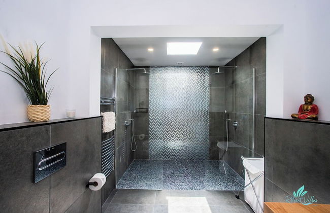 Gorgeous Newly Renovated 4-bedroom Villa! - Photo 14