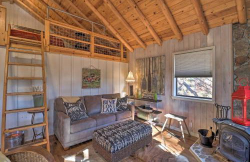 Scenic Greers Ferry Cabin with Deck and Fire Pit! - Foto 5