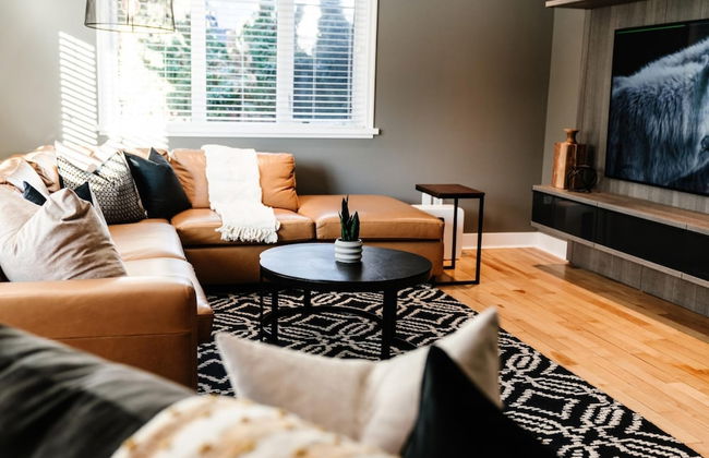 Dt Hot Tub Sauna Huge Yard - Photo 9