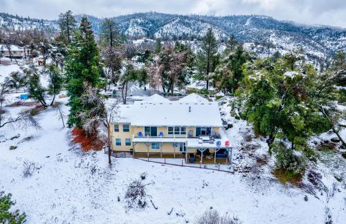 Yosemite Bass Lake VIEWS, 2 Homes, Games, Hot Tub - Foto 1