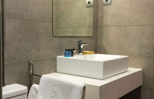 Arenal Suites Preciados - Photo 51