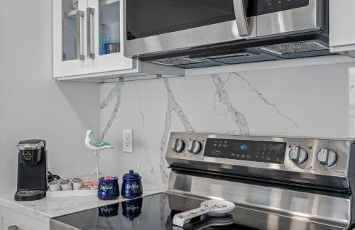 Sunset Paradise - Find yourself in Tampa - Photo 11