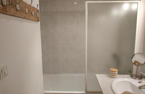 Escapade Uzétienne Cœur de ville et Parking - Foto 22