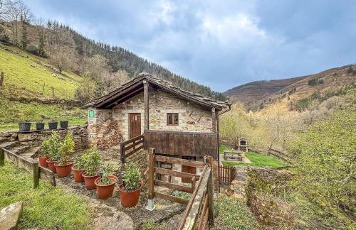 Cabaña La Gurueba, frente rio y cascada - Foto 1